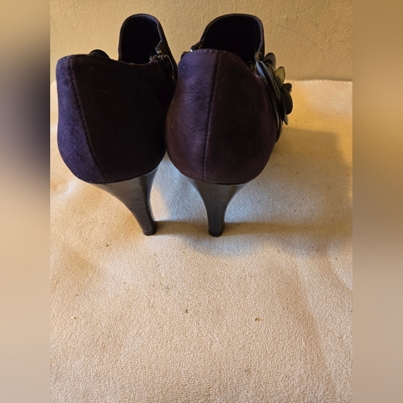 Anne Klein Women's  Shoes Suede  Purple  Zip Up Ankle Boots With flower Size 10M - Picture 6 of 15